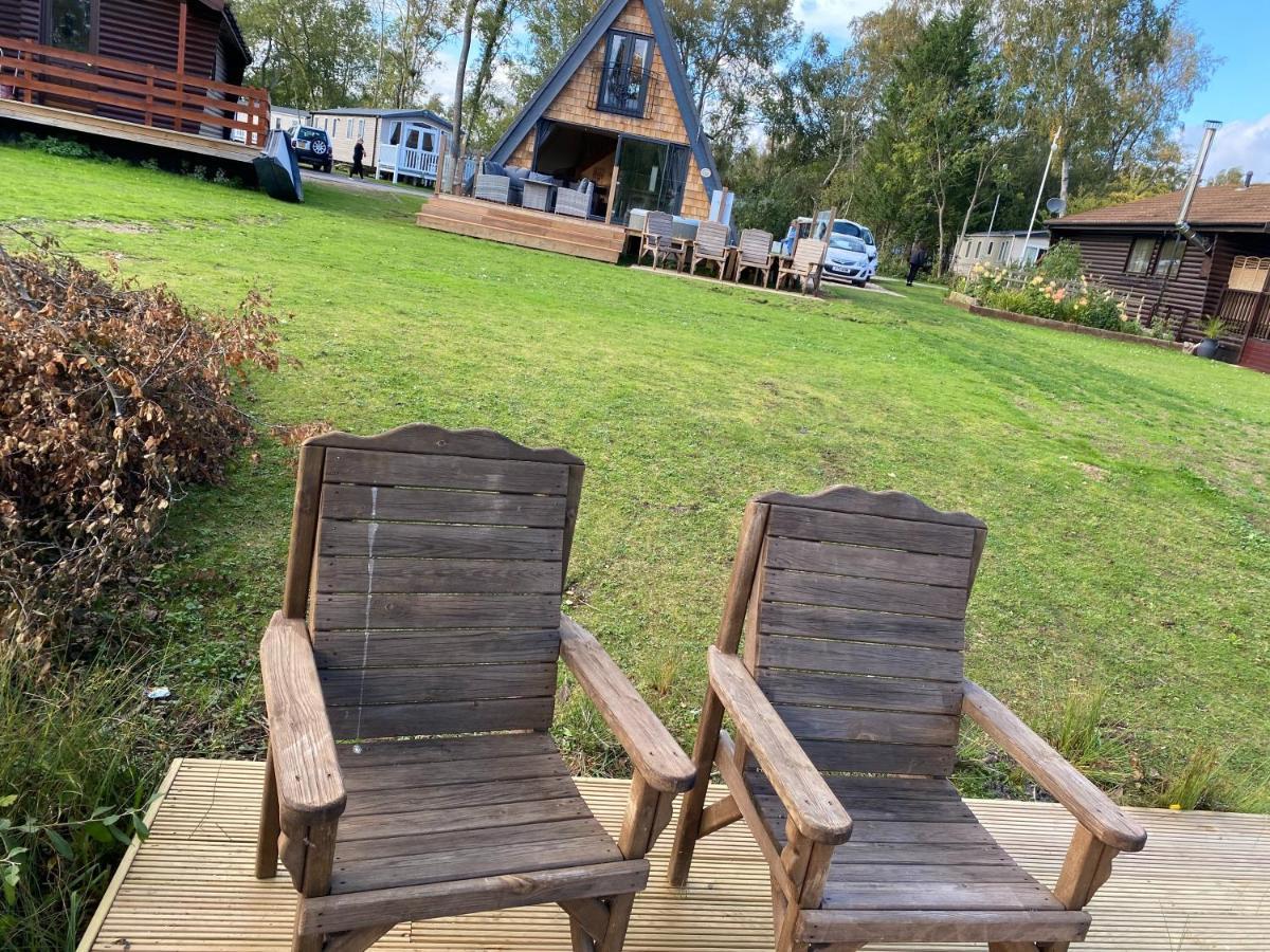 Widgeon Bespoke Cabin Is Lakeside With Private Fishing Peg, Hot Tub Situated At Tattershall Lakes Country Park Ngoại thất bức ảnh